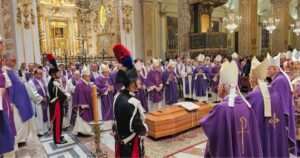 LUTTO CARDINALE PAOLO ROMEO / Ad Acireale l’ultimo saluto della sua città natale